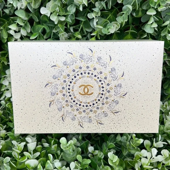 CHANEL Limited Edition Holiday Beauty 2025 Gift Box - Picture 1 of 11